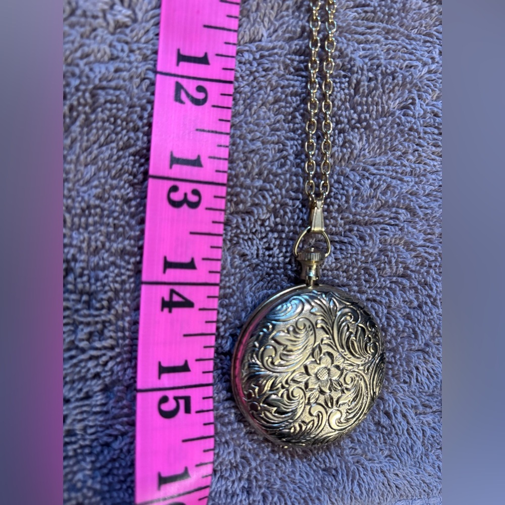 Gold tone Mirror Locket - Picture 2 of 6